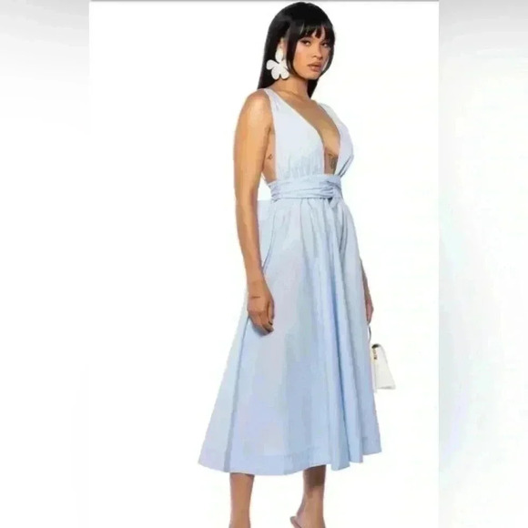 Mable women’s Tie Front Midi Dress Blue size Small features a plunging neckline - Picture 3 of 12
